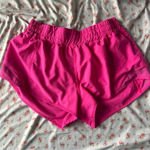 Women's Pink Lululemon Hotty Hot Shorts Size 10 - Picture 1 of 4